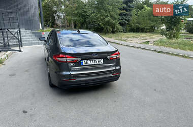 Седан Ford Fusion 2019 в 