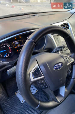 Седан Ford Fusion 2015 в 