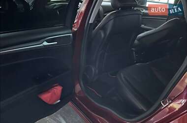 Седан Ford Fusion 2015 в 