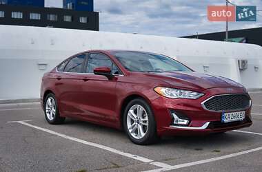 Седан Ford Fusion 2018 в 