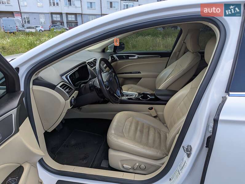 Седан Ford Fusion 2015 в Шептицькому