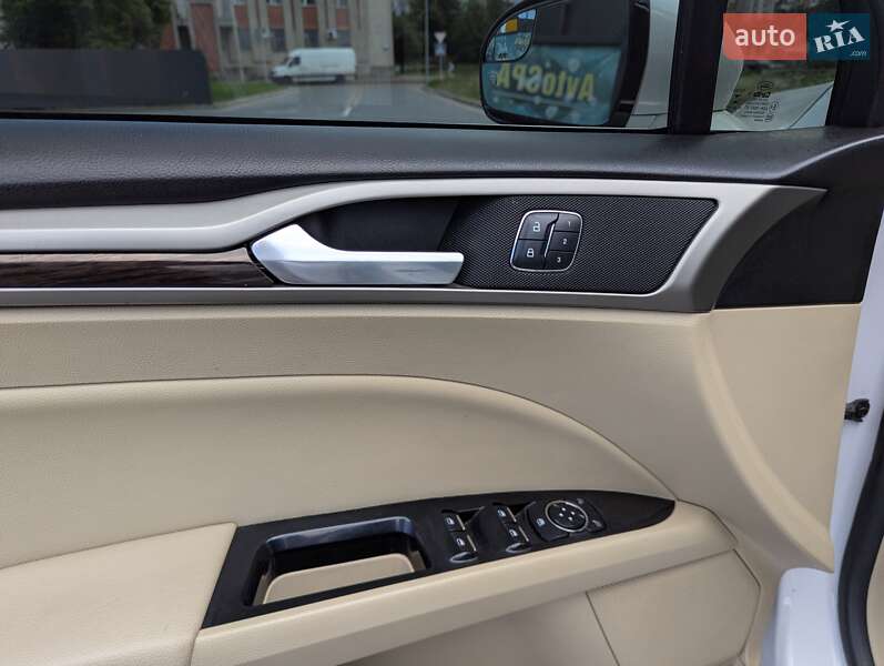 Седан Ford Fusion 2015 в Шептицькому