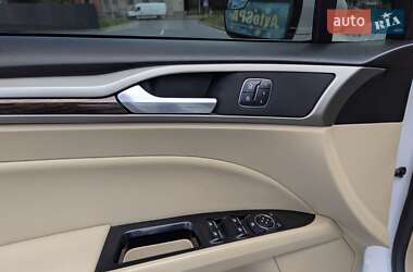 Седан Ford Fusion 2015 в 