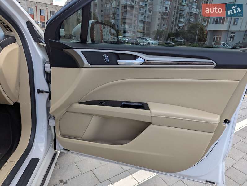 Седан Ford Fusion 2015 в Шептицькому