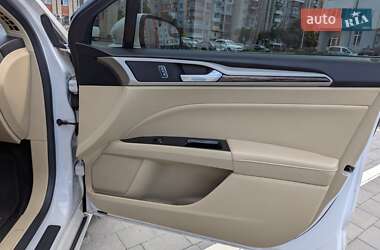 Седан Ford Fusion 2015 в 