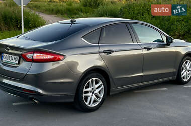 Седан Ford Fusion 2013 в 