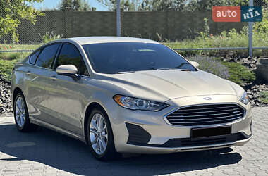 Седан Ford Fusion 2019 в 