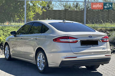 Седан Ford Fusion 2019 в 