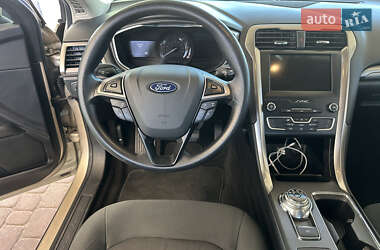 Седан Ford Fusion 2019 в 