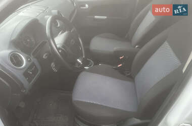Хэтчбек Ford Fusion 2011 в 