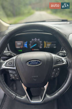 Седан Ford Fusion 2017 в 