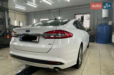 Седан Ford Fusion 2017 в 