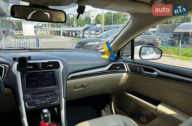Седан Ford Fusion 2016 в 