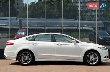 Седан Ford Fusion 2016 в 