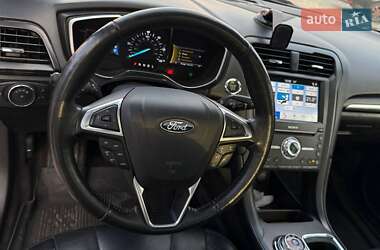 Седан Ford Fusion 2016 в 