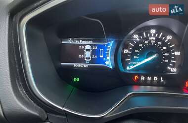 Седан Ford Fusion 2016 в 