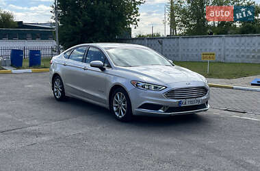 Седан Ford Fusion 2017 в 