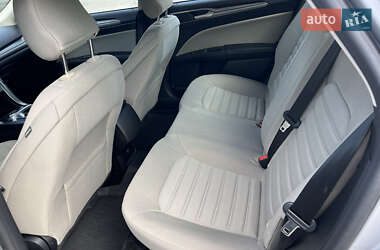 Седан Ford Fusion 2017 в 