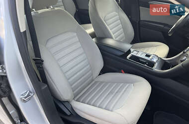 Седан Ford Fusion 2017 в 