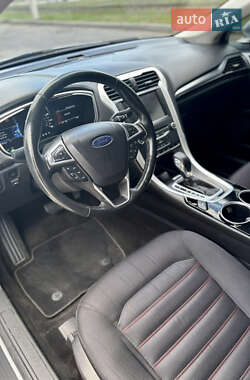 Седан Ford Fusion 2013 в 