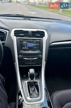 Седан Ford Fusion 2013 в 