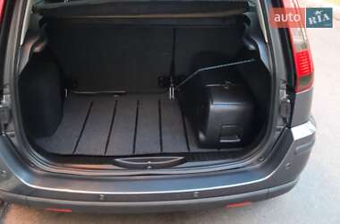 Хэтчбек Ford Fusion 2004 в 