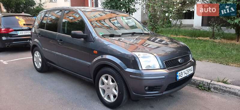 Хетчбек Ford Fusion 2004 в 