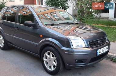 Хэтчбек Ford Fusion 2004 в 