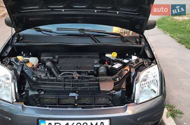 Хэтчбек Ford Fusion 2004 в 