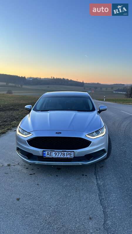 Седан Ford Fusion 2016 в 