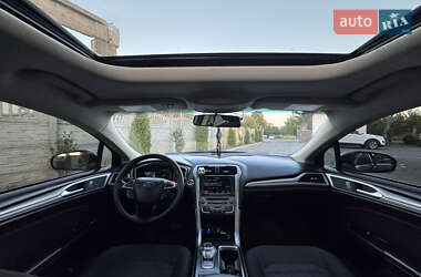 Седан Ford Fusion 2016 в 