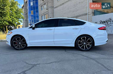 Седан Ford Fusion 2017 в 