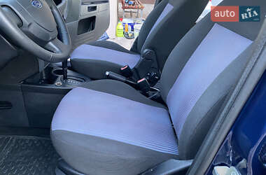 Хэтчбек Ford Fusion 2010 в 