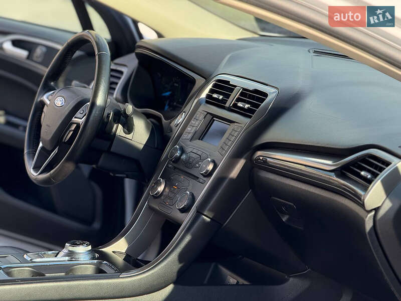 Седан Ford Fusion 2016 в Дніпрі