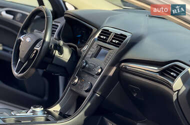 Седан Ford Fusion 2016 в 