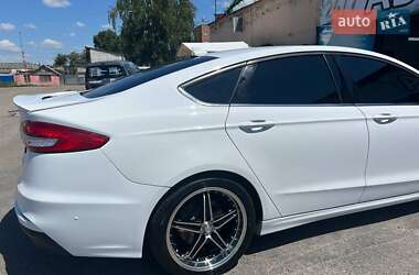 Седан Ford Fusion 2019 в 