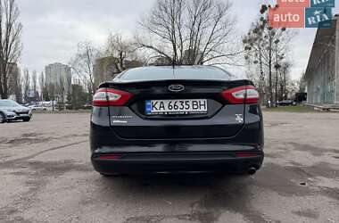 Седан Ford Fusion 2016 в 