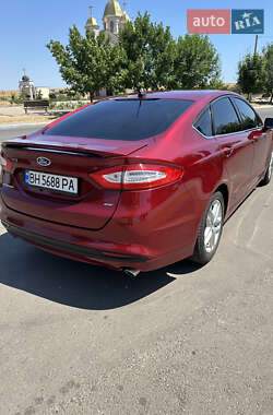 Седан Ford Fusion 2015 в 
