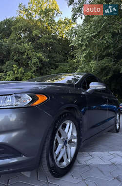 Седан Ford Fusion 2013 в 