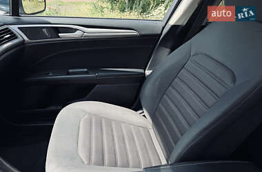 Седан Ford Fusion 2017 в 
