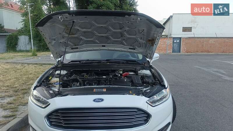 Седан Ford Fusion 2015 в Чернігові