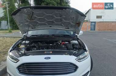 Седан Ford Fusion 2015 в 