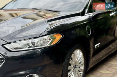 Седан Ford Fusion 2015 в 