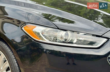 Седан Ford Fusion 2015 в 