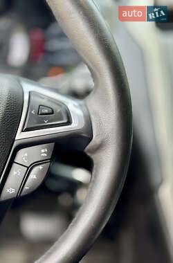 Седан Ford Fusion 2015 в 