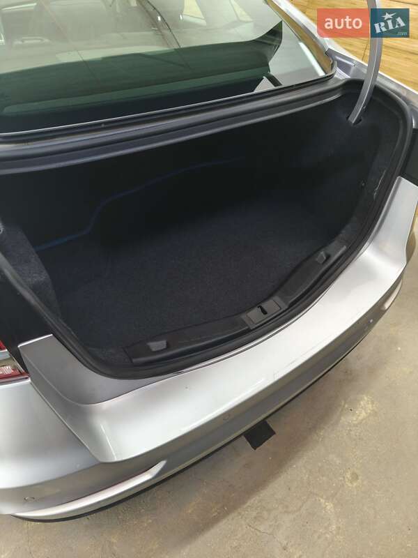 Седан Ford Fusion 2019 в Львове