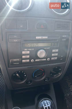 Хэтчбек Ford Fusion 2010 в 