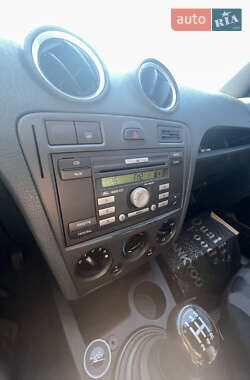 Хэтчбек Ford Fusion 2010 в 
