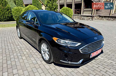Седан Ford Fusion 2019 в 