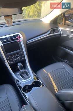 Седан Ford Fusion 2016 в 